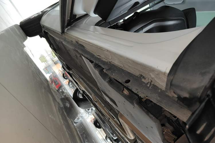 Used Peugeot 5008 2017 350THP 7-Seater Elite Edition Left Side Sill