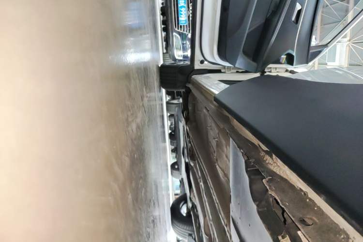 Used Peugeot 5008 2017 350THP 7-Seater Elite Edition Left Side Sill
