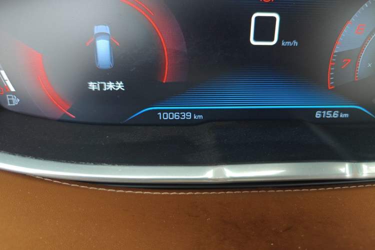 Used Peugeot 5008 2017 350THP 7-Seater Elite Edition Odometer Close Up