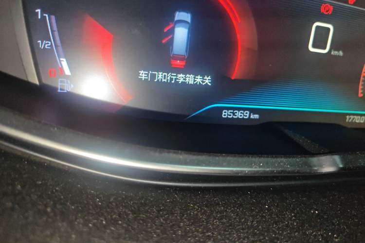 Used Peugeot 5008 2017 350THP 7-Seater Elite Edition Odometer Close Up