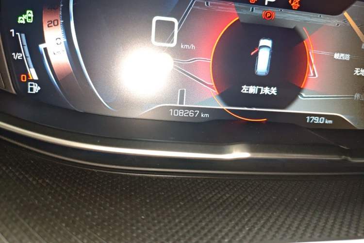 Used Peugeot 5008 2017 380THP 7-Seater Luxury Edition Odometer Close Up