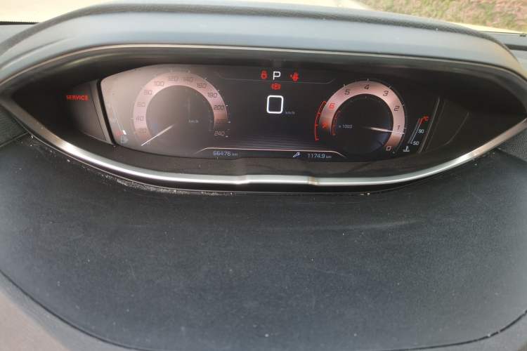 Used Peugeot 5008 2017 380THP 7-Seater Elite Edition Odometer Close Up