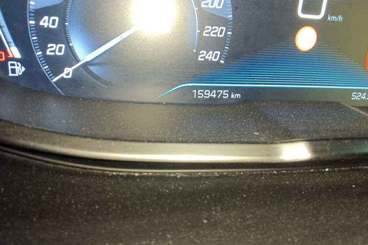 Used Peugeot 5008 2017 380THP 7-Seater Luxury Edition Odometer Close Up