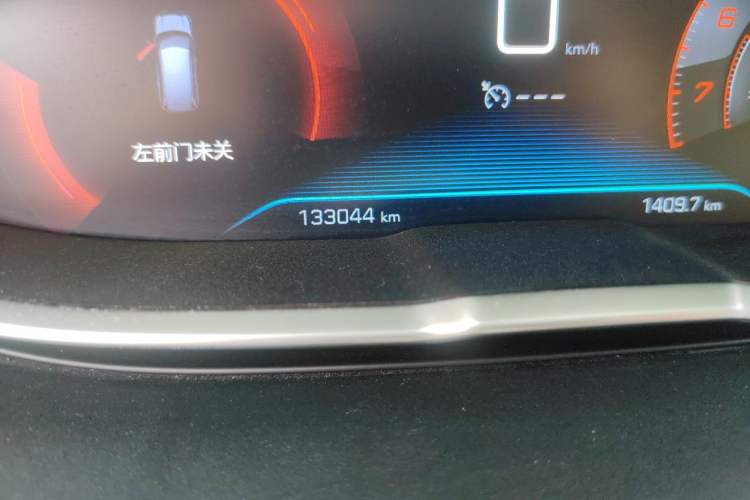 Used Peugeot 5008 2017 380THP 7-Seater Elite Edition Odometer Close Up