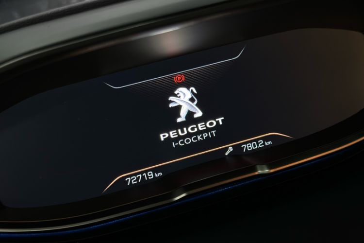 Used Peugeot 5008 2017 380THP 7-Seater Elite Edition Odometer Close Up