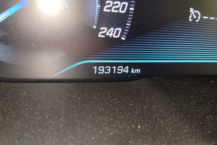 Used Peugeot 5008 2017 380THP 7-Seater Elite Edition Odometer Close Up