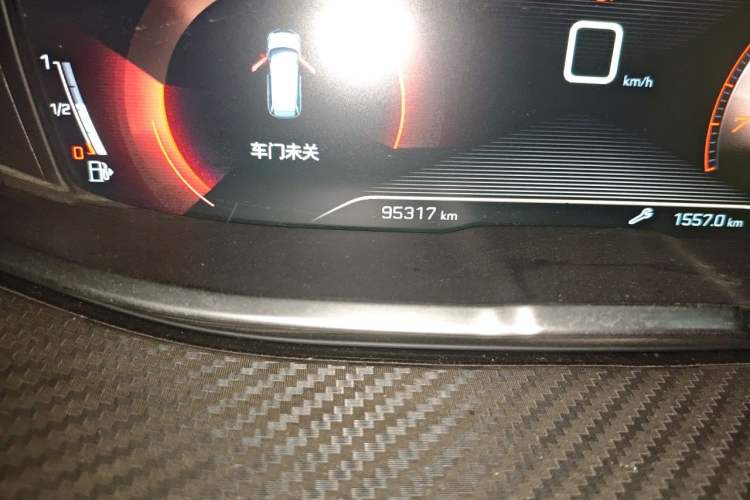 Used Peugeot 5008 2017 380THP 7-Seater Elite Edition Odometer Close Up