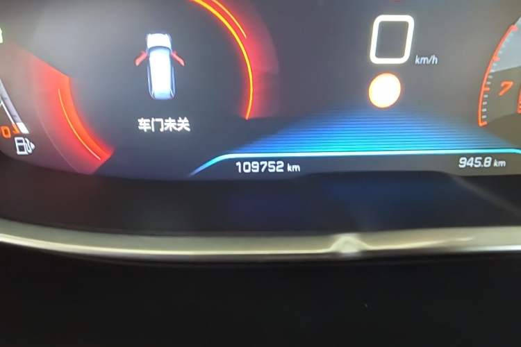 Used Peugeot 5008 2017 380THP 7-Seater Luxury Edition Odometer Close Up