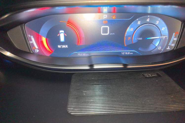 Used Peugeot 5008 2017 350THP 7-Seater Elite Edition Odometer Close Up