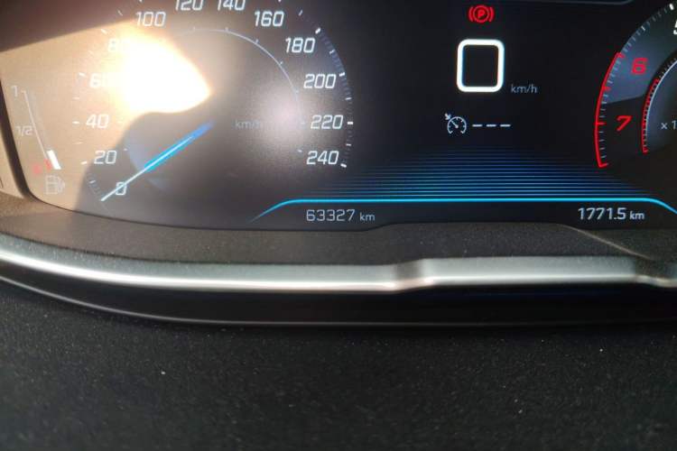 Used Peugeot 5008 2017 350THP 7-Seater Elite Edition Odometer Close Up