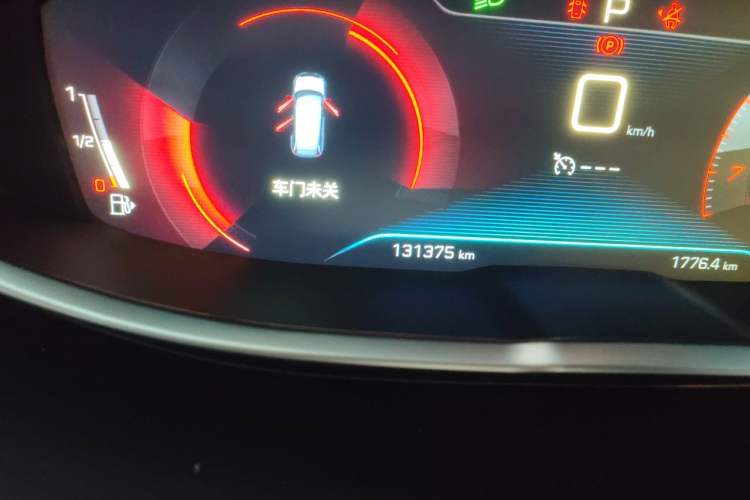 Used Peugeot 5008 2017 380THP 7-Seater Elite Edition Odometer Close Up