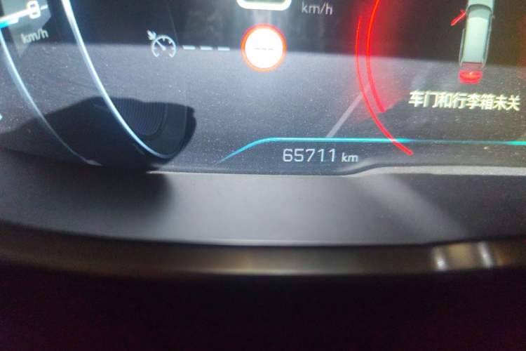 Used Peugeot 5008 2017 380THP 7-Seater Luxury Edition Odometer Close Up