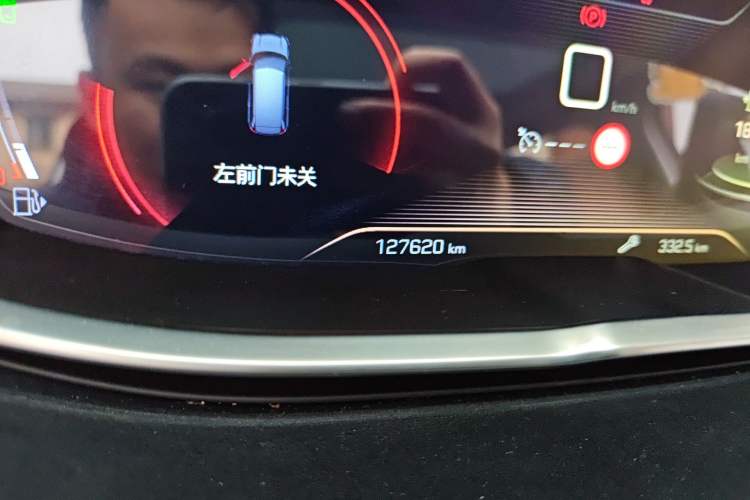Used Peugeot 5008 2017 380THP 7-Seater Luxury Edition Odometer Close Up
