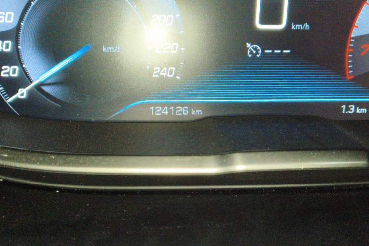 Used Peugeot 5008 2017 350THP 5-Seat Elite Edition Odometer Close Up