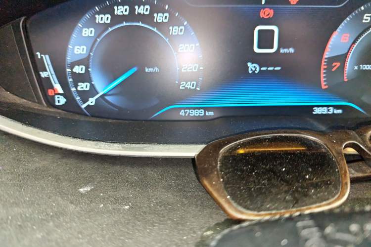 Used Peugeot 5008 2017 350THP 7-Seater Elite Edition Odometer Close Up