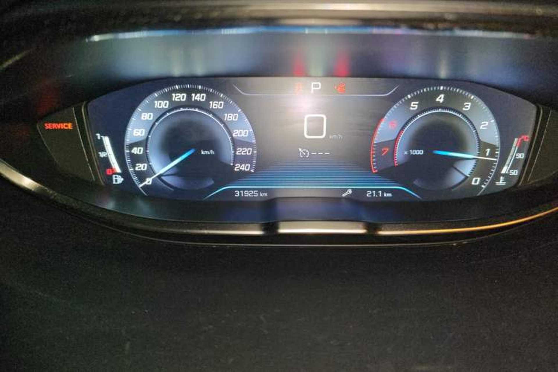 Used Peugeot 5008 2017 380THP 7-Seater Elite Edition Odometer Close Up