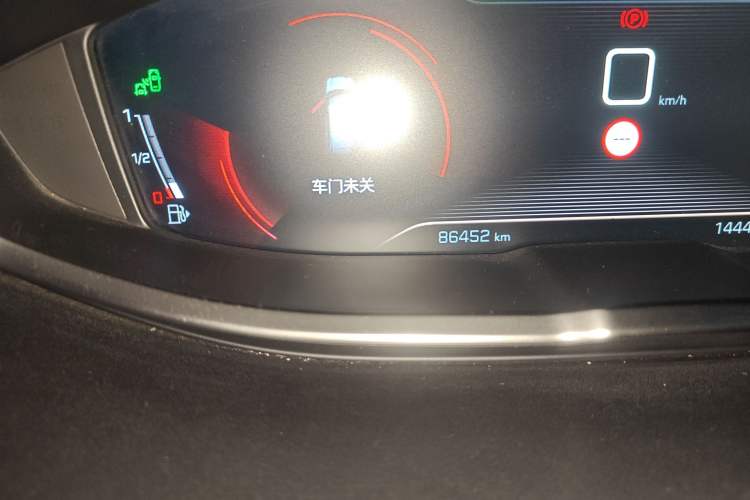 Used Peugeot 5008 2017 380THP 7-Seater Luxury GT Edition Odometer Close Up