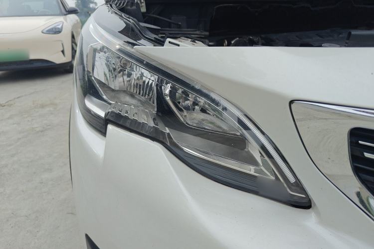 Used Peugeot 5008 2017 350THP 7-Seater Elite Edition Right Front Headlight