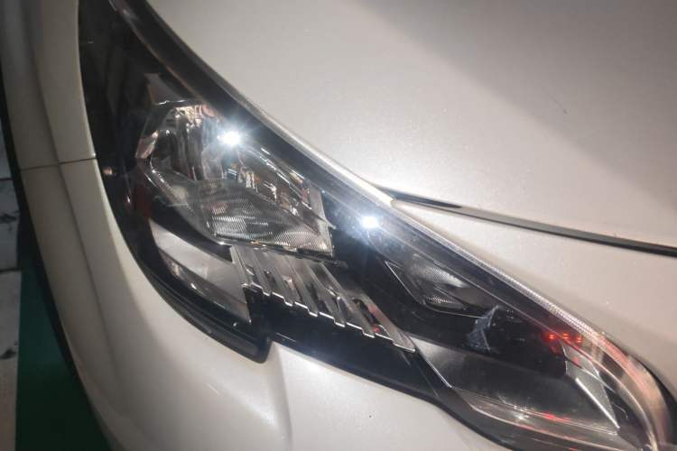 Used Peugeot 5008 2017 350THP 7-Seater Elite Edition Right Front Headlight