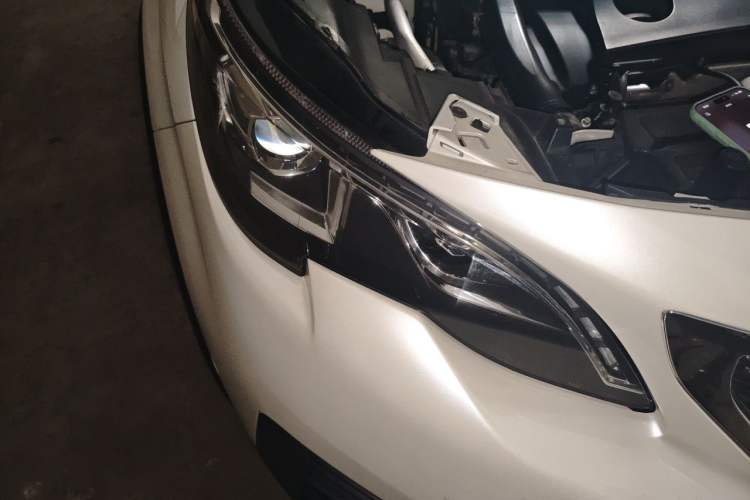 Used Peugeot 5008 2017 380THP 7-Seater Luxury Edition Right Front Headlight