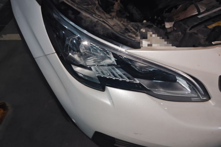 Used Peugeot 5008 2017 380THP 7-Seater Luxury Edition Right Front Headlight