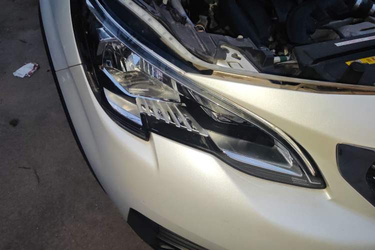 Used Peugeot 5008 2017 350THP 7-Seater Elite Edition Right Front Headlight