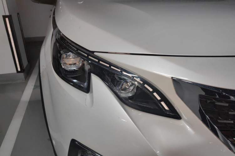Used Peugeot 5008 2017 380THP 7-Seater Luxury GT Edition Right Front Headlight