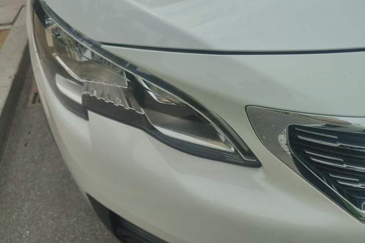Used Peugeot 5008 2017 380THP 7-Seater Elite Edition Right Front Headlight