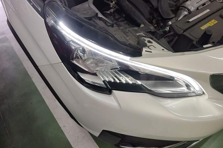 Used Peugeot 5008 2017 350THP 7-Seater Elite Edition Right Front Headlight