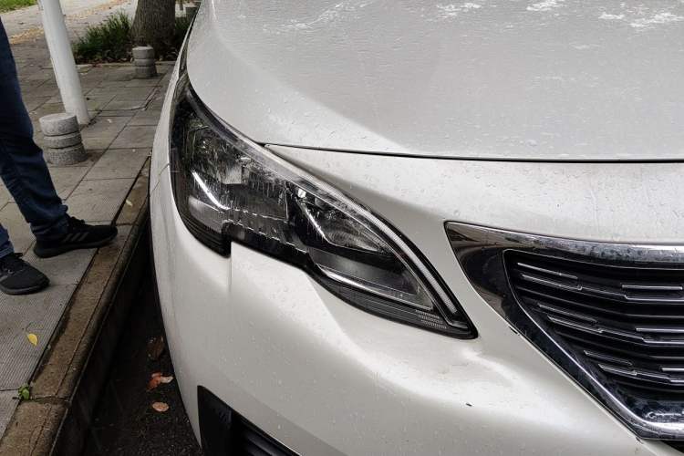 Used Peugeot 5008 2017 380THP 7-Seater Elite Edition Right Front Headlight