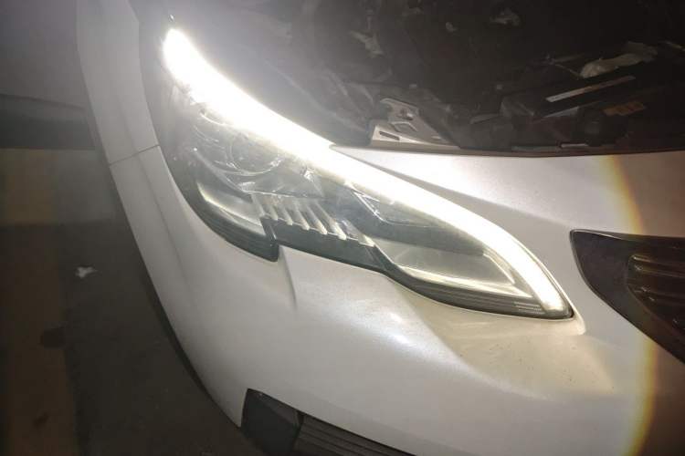 Used Peugeot 5008 2017 380THP 7-Seater Elite Edition Right Front Headlight