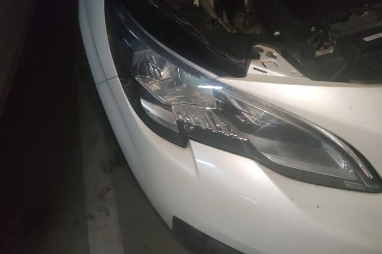 Used Peugeot 5008 2017 380THP 7-Seater Elite Edition Right Front Headlight