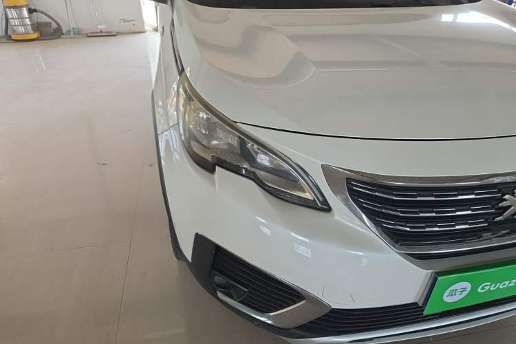 Used Peugeot 5008 2017 380THP 7-Seater Luxury Edition Right Front Headlight