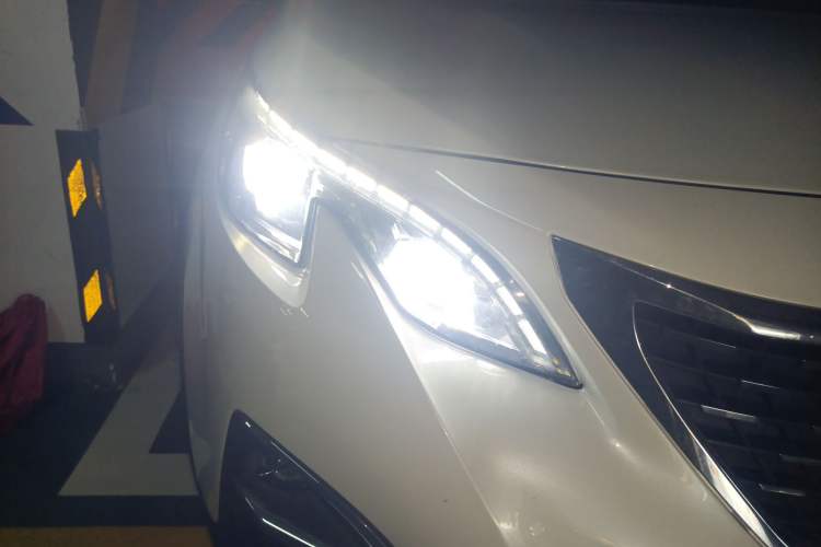 Used Peugeot 5008 2017 380THP 7-Seater Luxury GT Edition Right Front Headlight