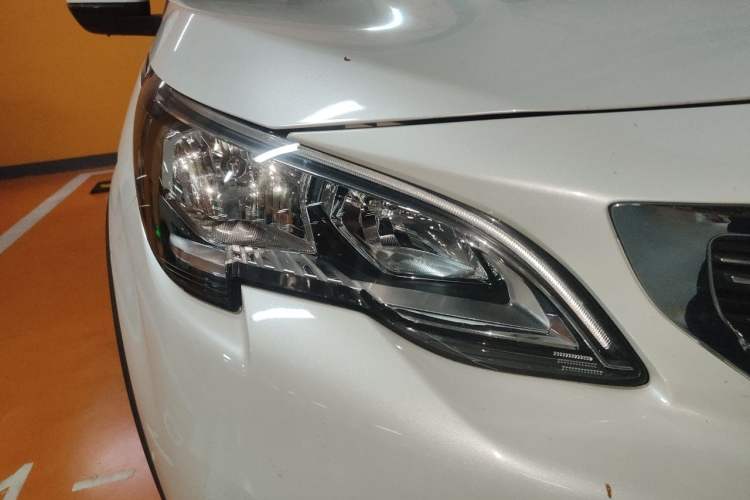 Used Peugeot 5008 2017 350THP 7-Seater Elite Edition Right Front Headlight