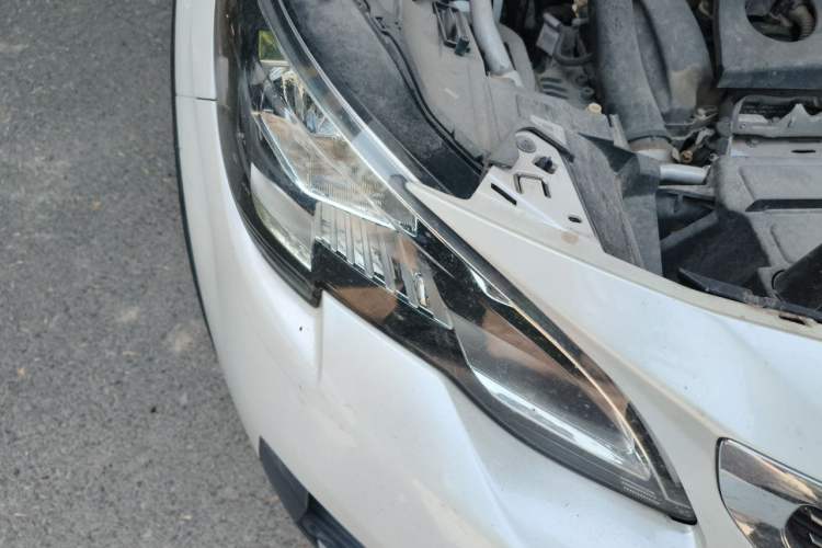 Used Peugeot 5008 2017 380THP 7-Seater Luxury Edition Right Front Headlight