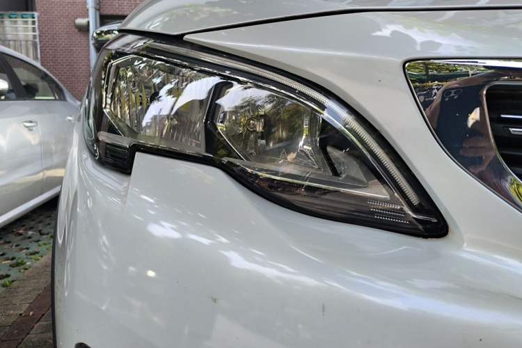Used Peugeot 5008 2017 350THP 7-Seater Elite Edition Right Front Headlight