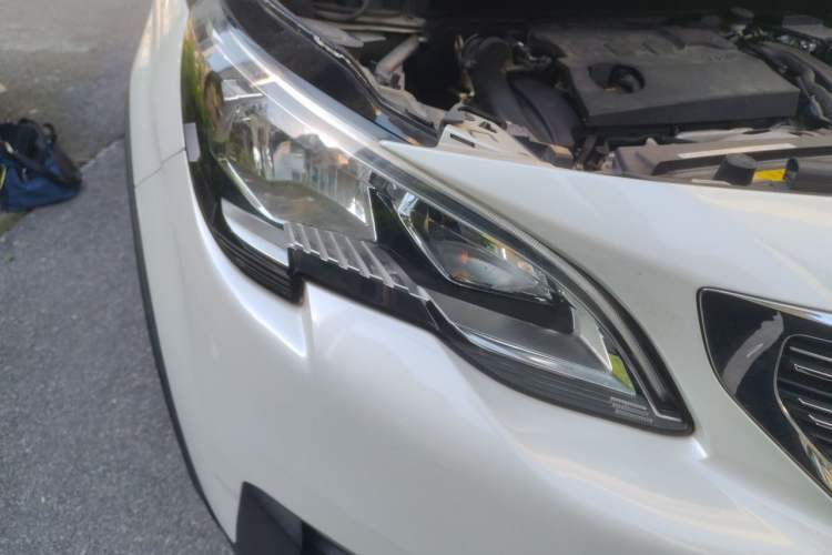 Used Peugeot 5008 2017 380THP 7-Seater Elite Edition Right Front Headlight