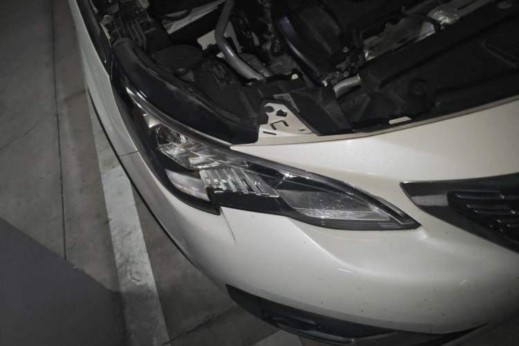 Used Peugeot 5008 2017 380THP 7-Seater Elite Edition Right Front Headlight