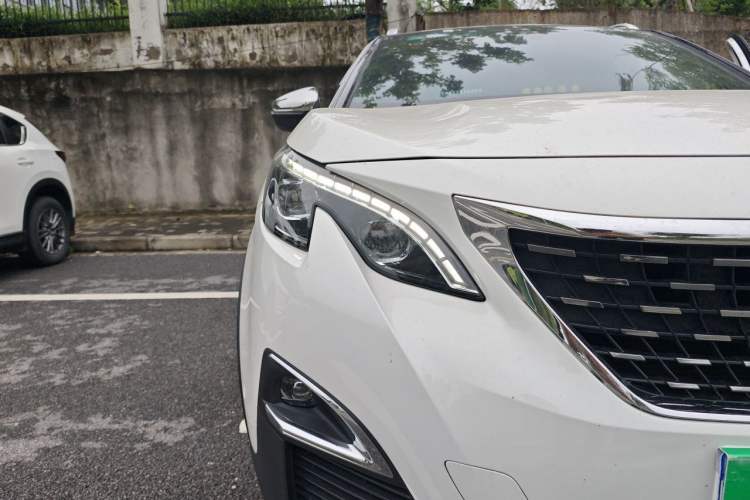 Used Peugeot 5008 2017 380THP 7-Seater Luxury GT Edition Right Front Headlight