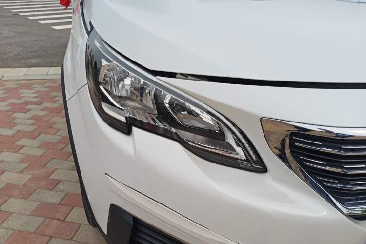 Used Peugeot 5008 2017 380THP 7-Seater Luxury Edition Right Front Headlight