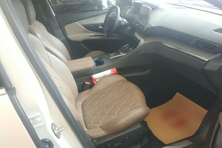 Used Peugeot 5008 2017 380THP 7-Seater Luxury GT Edition Right Front Seat