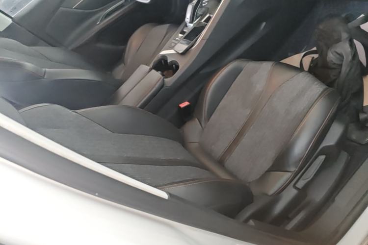 Used Peugeot 5008 2017 380THP 7-Seater Elite Edition Right Front Seat