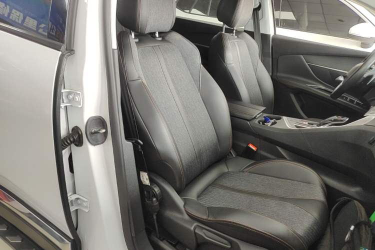 Used Peugeot 5008 2017 380THP 7-Seater Elite Edition Right Front Seat