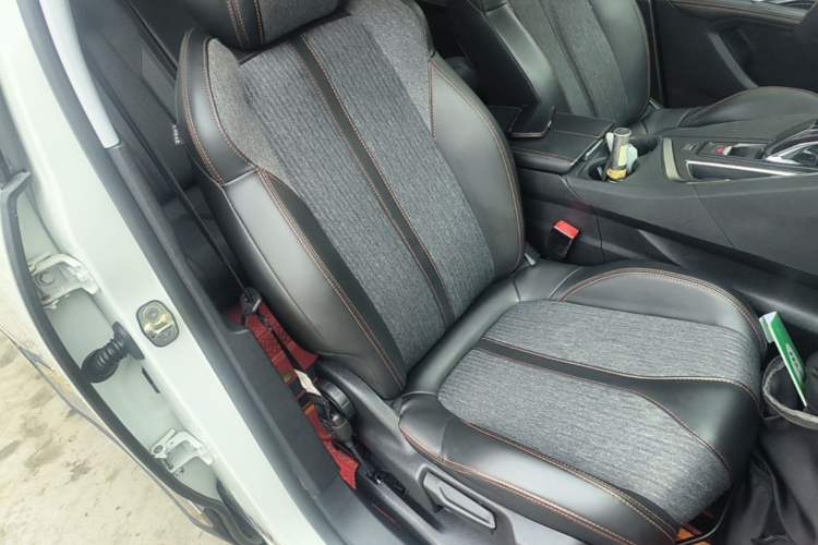 Used Peugeot 5008 2017 350THP 5-Seat Elite Edition Right Front Seat