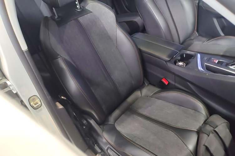 Used Peugeot 5008 2017 380THP 7-Seater Elite Edition Right Front Seat