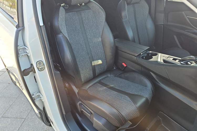 Used Peugeot 5008 2017 380THP 7-Seater Elite Edition Right Front Seat