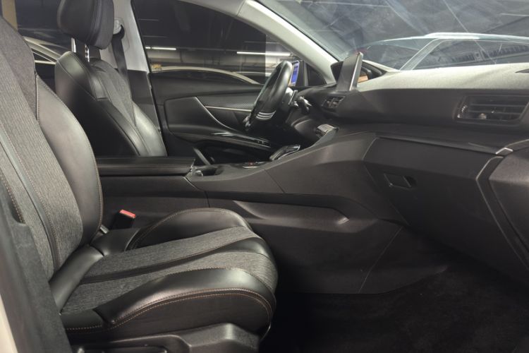 Used Peugeot 5008 2017 380THP 7-Seater Elite Edition Right Front Seat