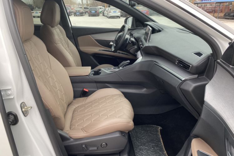 Used Peugeot 5008 2017 380THP 7-Seater Luxury GT Edition Right Front Seat