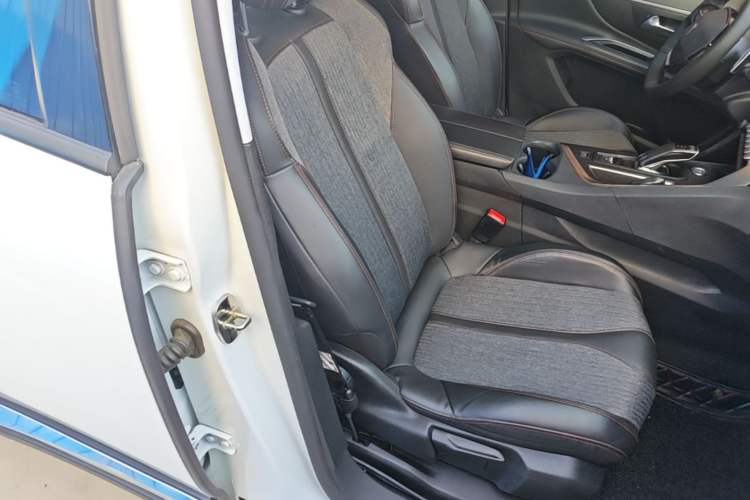 Used Peugeot 5008 2017 380THP 7-Seater Elite Edition Right Front Seat